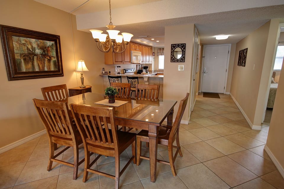Condo, 2 Bedrooms | Dining