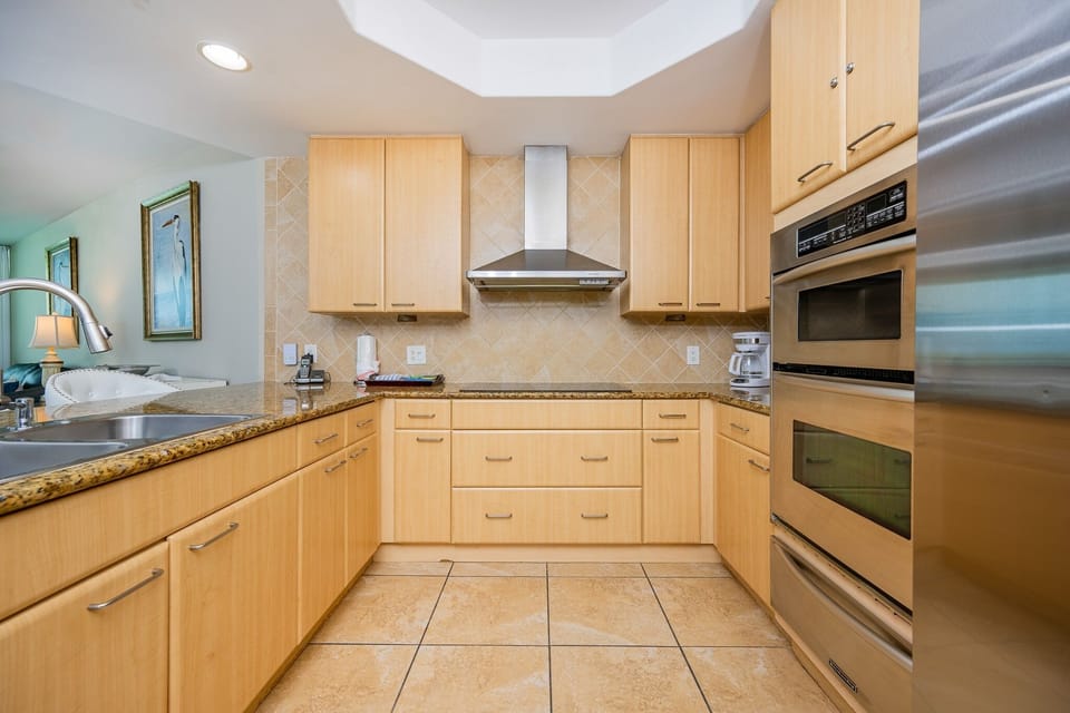 Condo, 3 Bedrooms | Private kitchen | Fridge, oven, coffee/tea maker