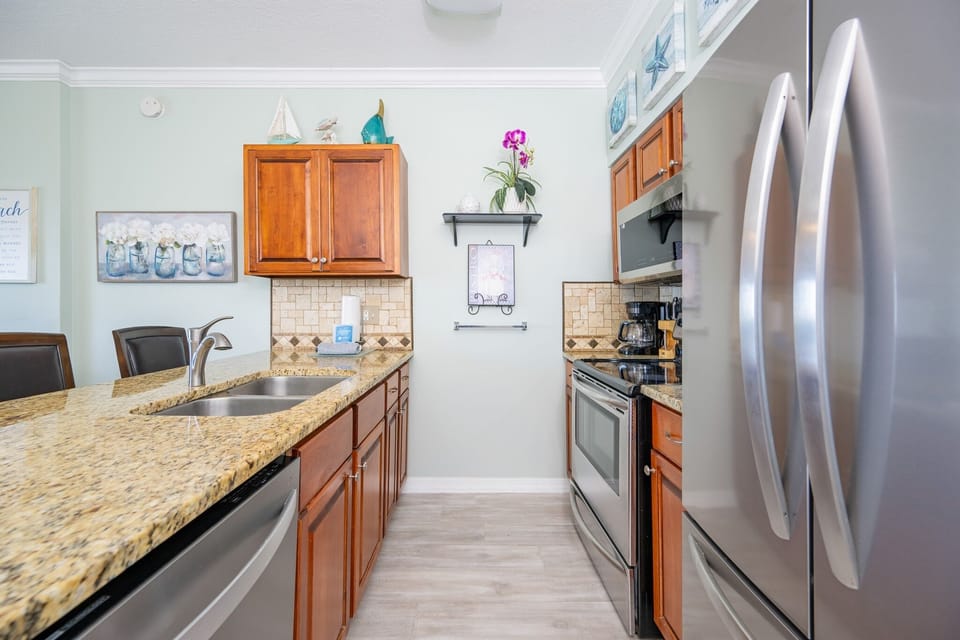 Condo, 1 Bedroom | Private kitchen | Coffee/tea maker, fridge, oven
