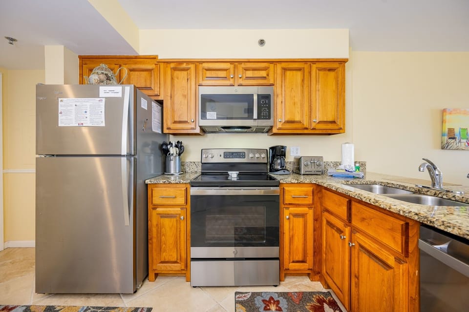 Condo, 2 Bedrooms | Private kitchen | Fridge, oven, coffee/tea maker