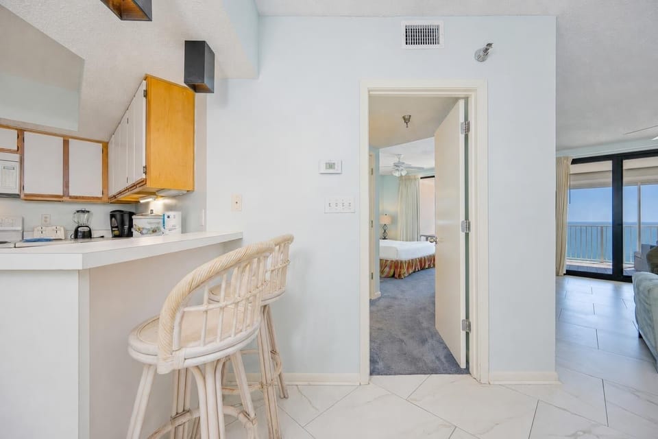 Condo, 3 Bedrooms | Interior
