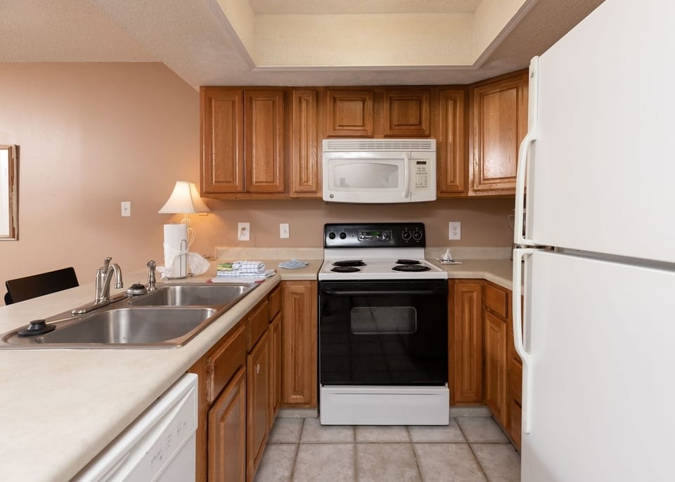 Condo, 2 Bedrooms | Private kitchen | Fridge, oven, coffee/tea maker