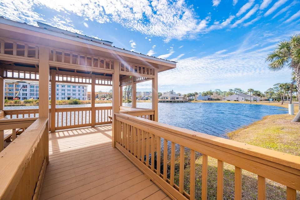 Condo, 2 Bedrooms | Property grounds