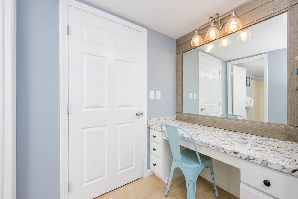 Condo, 2 Bedrooms | Interior