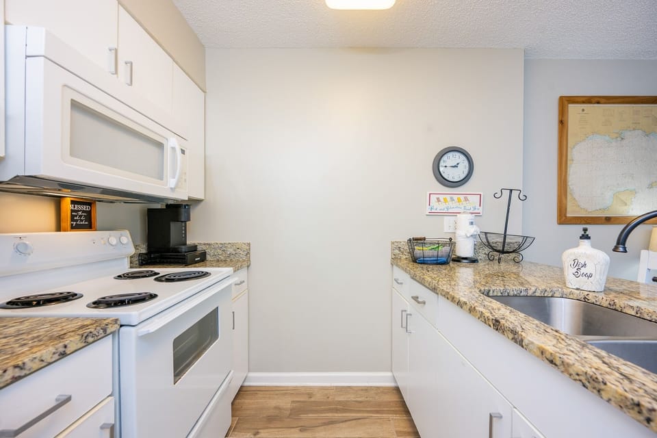 Condo, 2 Bedrooms | Private kitchen | Fridge, oven, coffee/tea maker