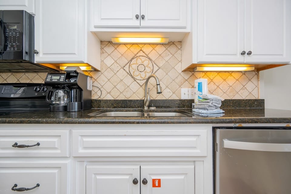Condo, 2 Bedrooms | Private kitchen | Coffee/tea maker, fridge, oven