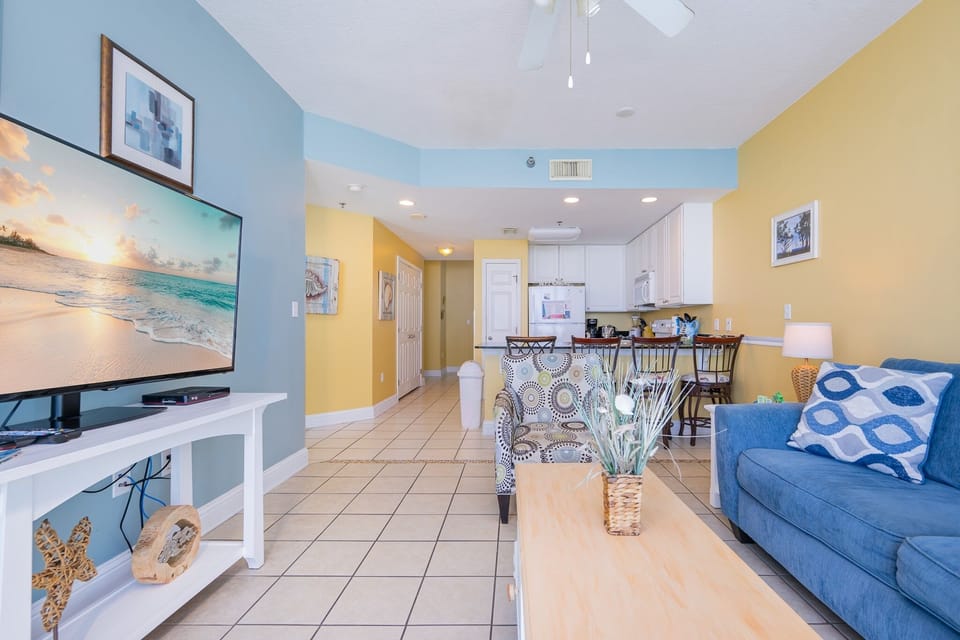 Condo, 1 Bedroom | Living area