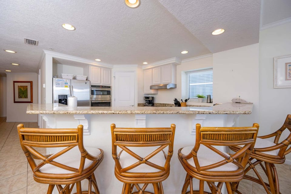 Condo, 4 Bedrooms | Private kitchen | Fridge, oven, coffee/tea maker