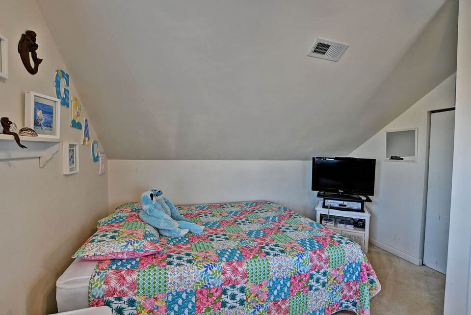 Second Floor Bedroom with Bunks, twin and full