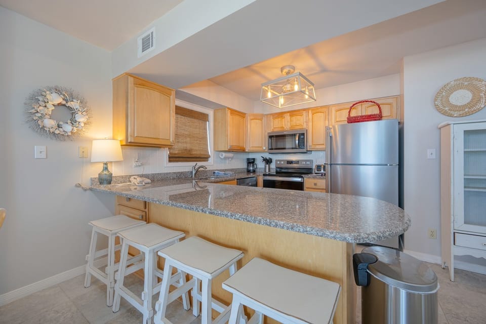 Condo, 3 Bedrooms | Private kitchen | Coffee/tea maker, fridge, oven