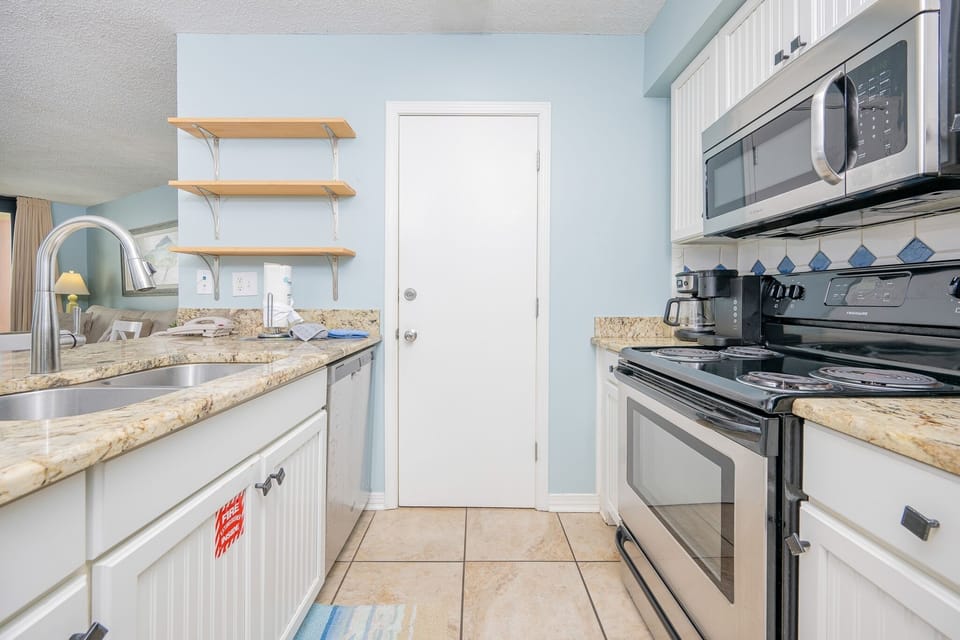 Condo, 2 Bedrooms | Private kitchen | Fridge, oven, coffee/tea maker