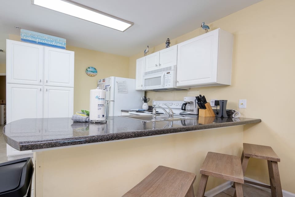 Condo, 1 Bedroom | Private kitchen | Coffee/tea maker, fridge, oven