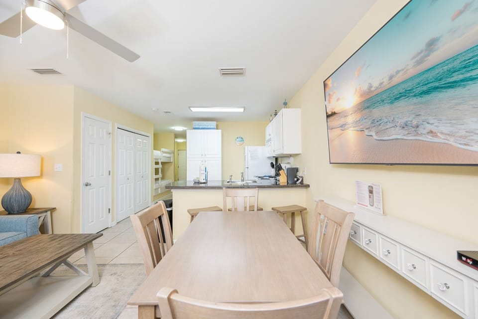 Condo, 1 Bedroom | Dining