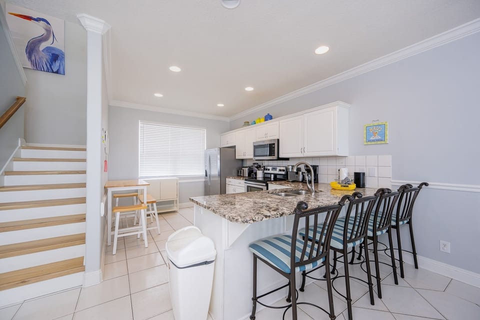 House, 5 Bedrooms | Private kitchen | Coffee/tea maker, fridge, oven