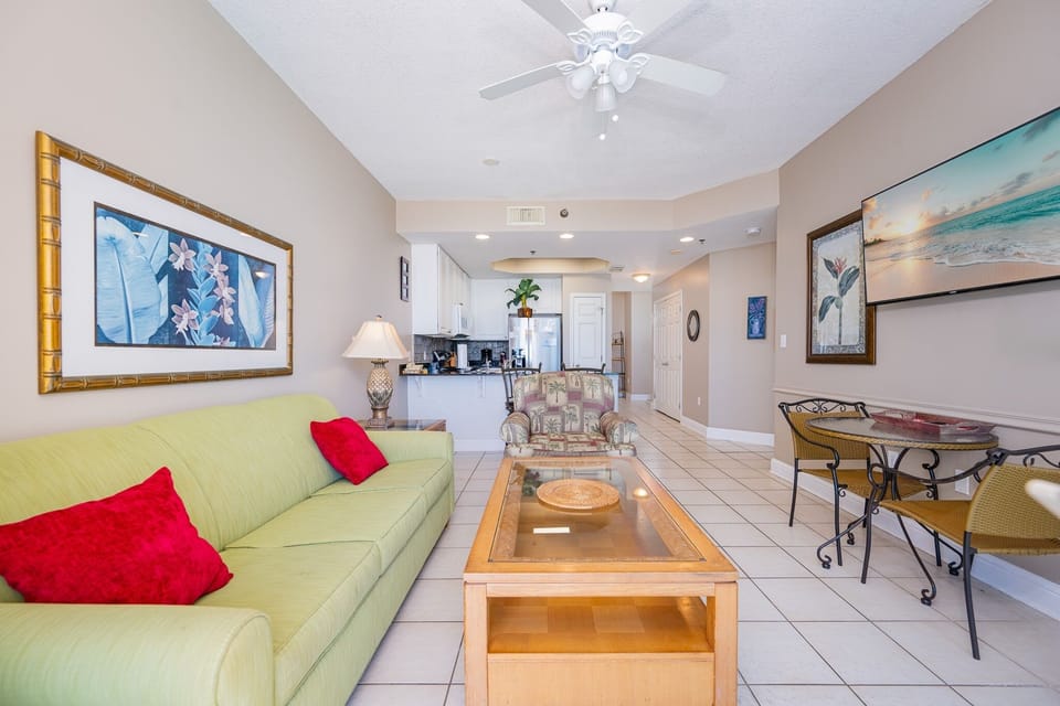 Condo, 1 Bedroom | Living area