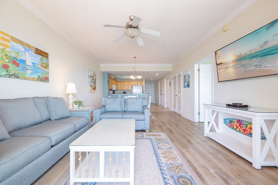 Condo, 2 Bedrooms | Living area