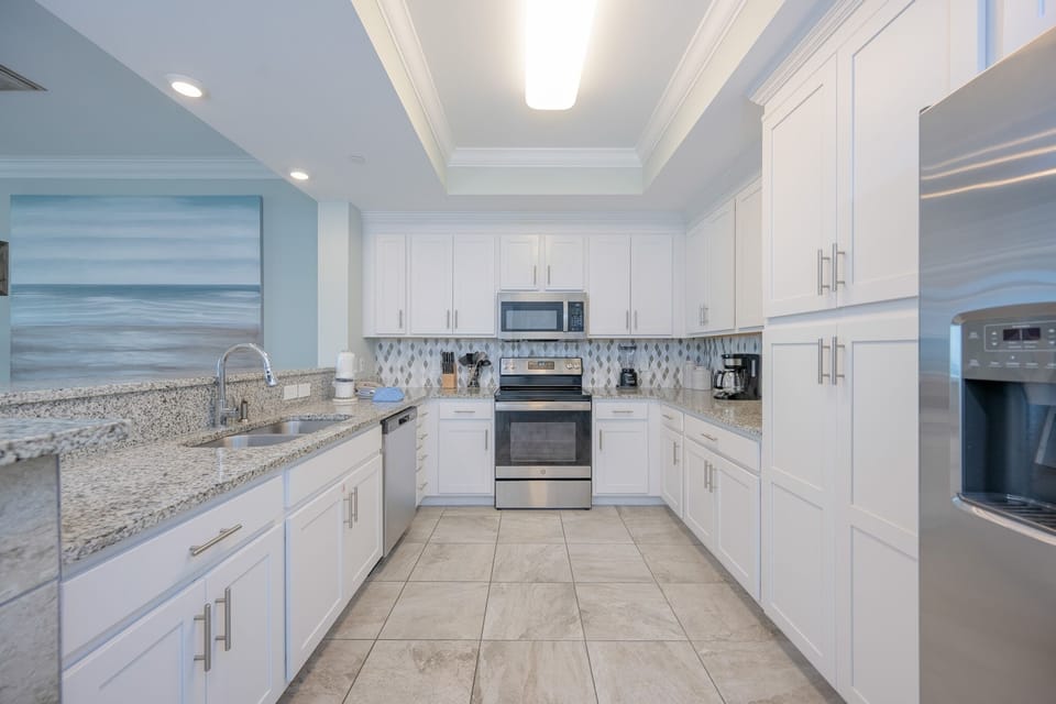 Condo, 3 Bedrooms | Private kitchen | Fridge, oven, coffee/tea maker