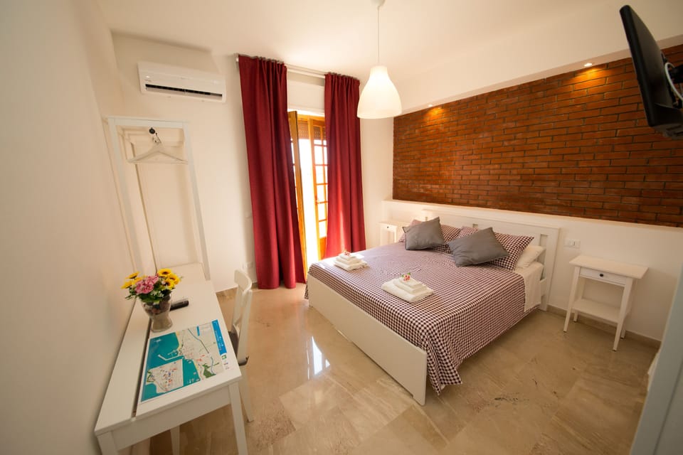 Basic Double Room | Hypo-allergenic bedding, desk, laptop workspace, iron/ironing board
