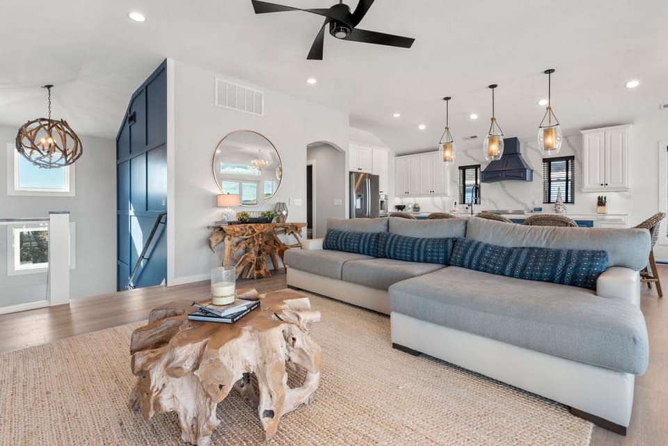 KH3521: Bourbon Beach House | Top Level Living Area