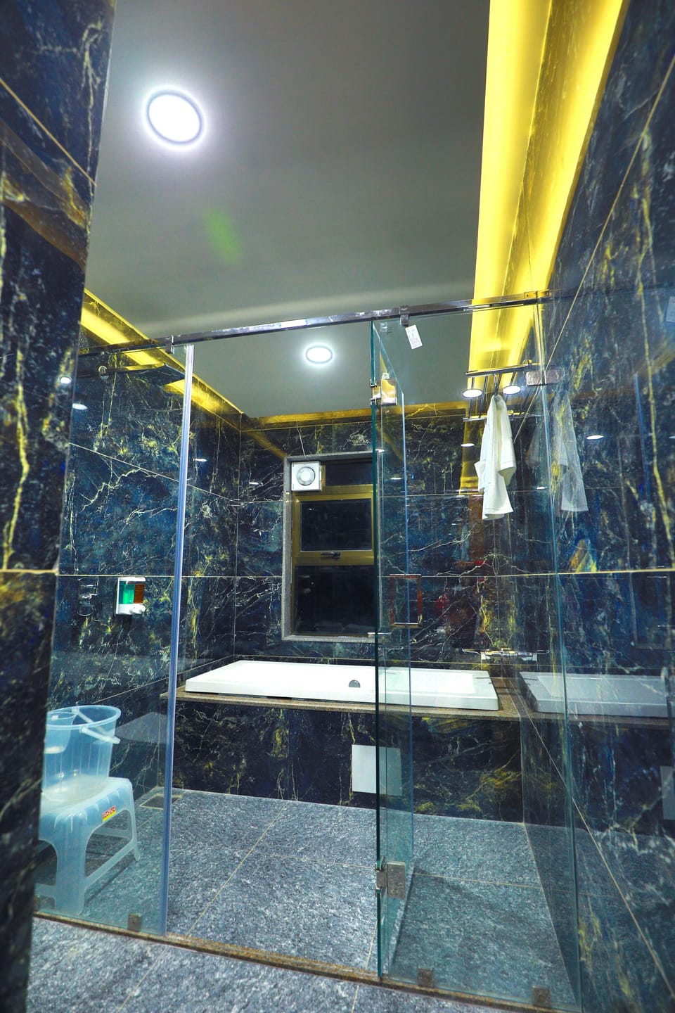Sea View Suite Room | Bathroom | Free toiletries, slippers, towels, soap