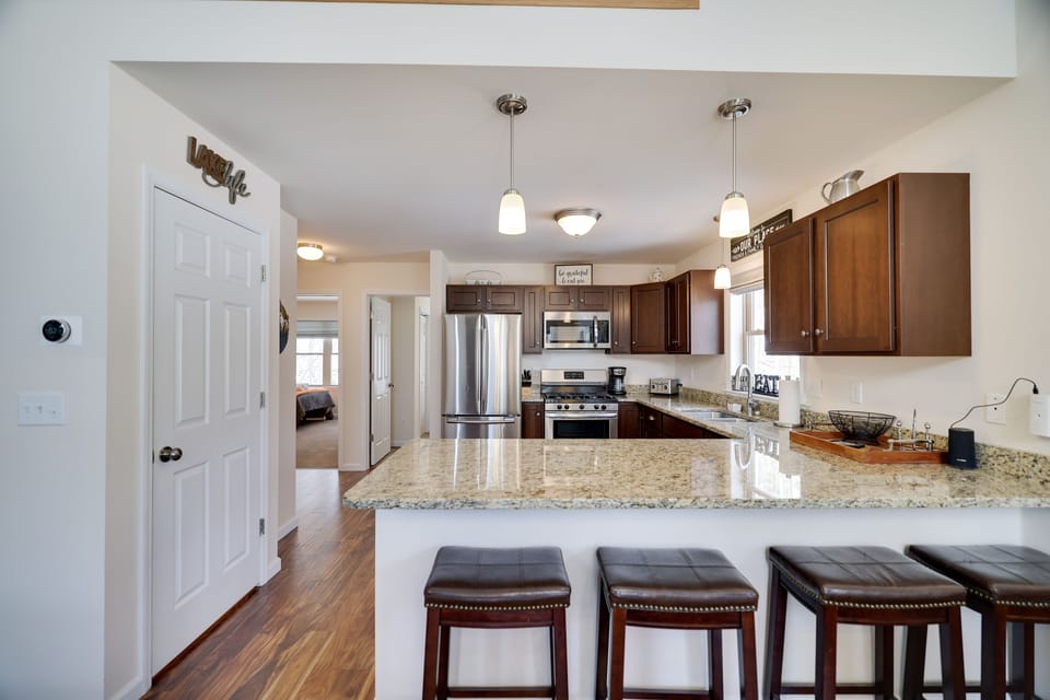 Kitchen Peninsula with seating