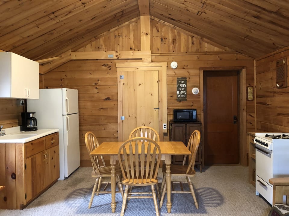 Cabin, 1 Bedroom, River View | Living area
