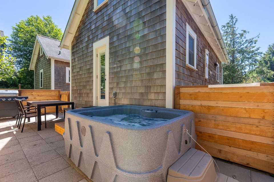 Private 4 person hot tub on the patio