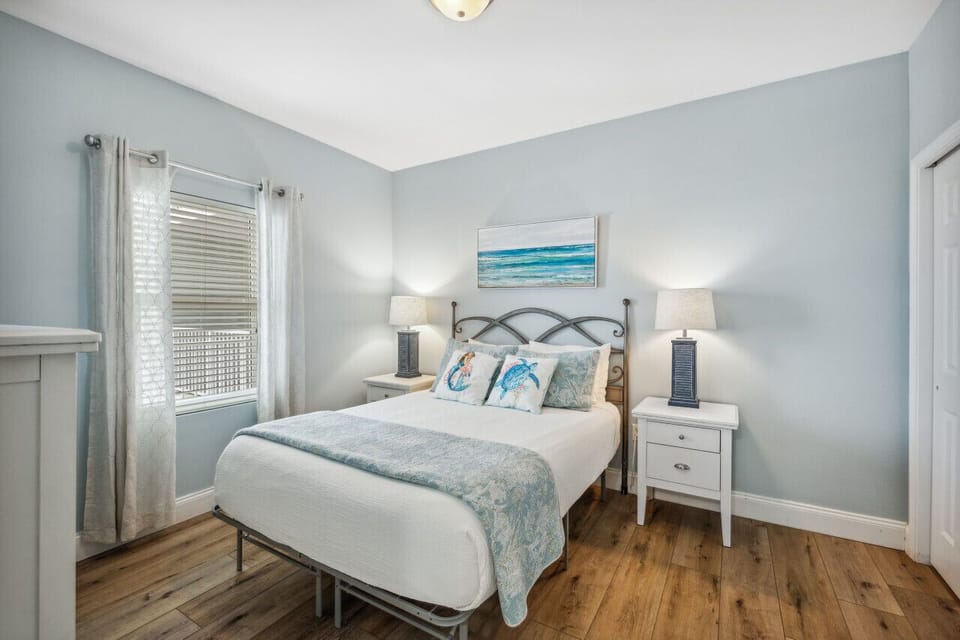 Queen Size Second Bedroom!