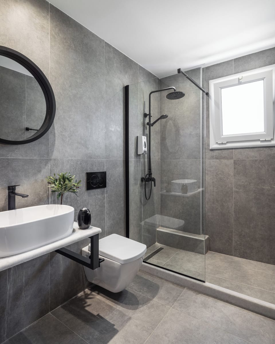 Standard Apartment | Bathroom | Hair dryer, towels