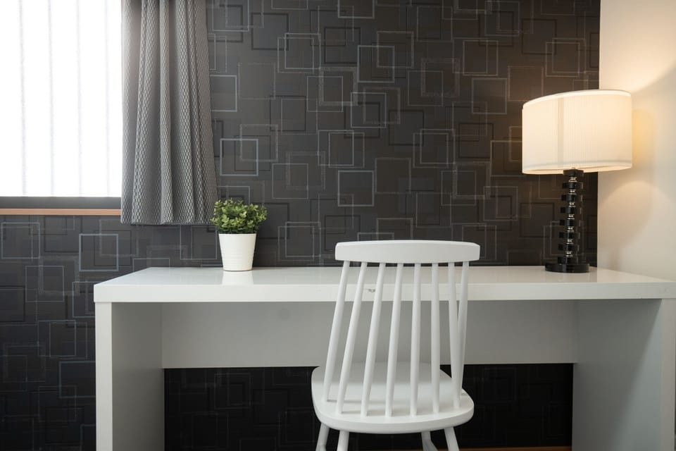 Apartment, 2 Bedrooms, Non Smoking, Kitchen | Desk, laptop workspace, blackout drapes, soundproofing