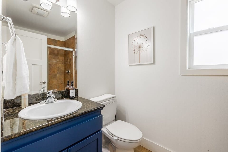 2nd Floor | Full Bathroom | Shower & Bathtub