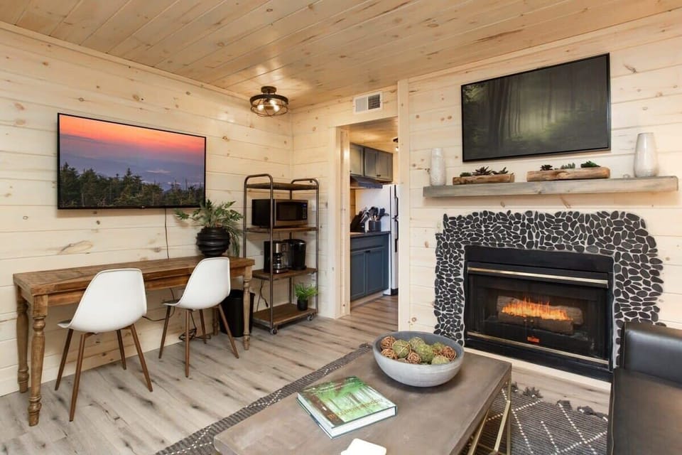 Gas Fireplace! (seasonal)