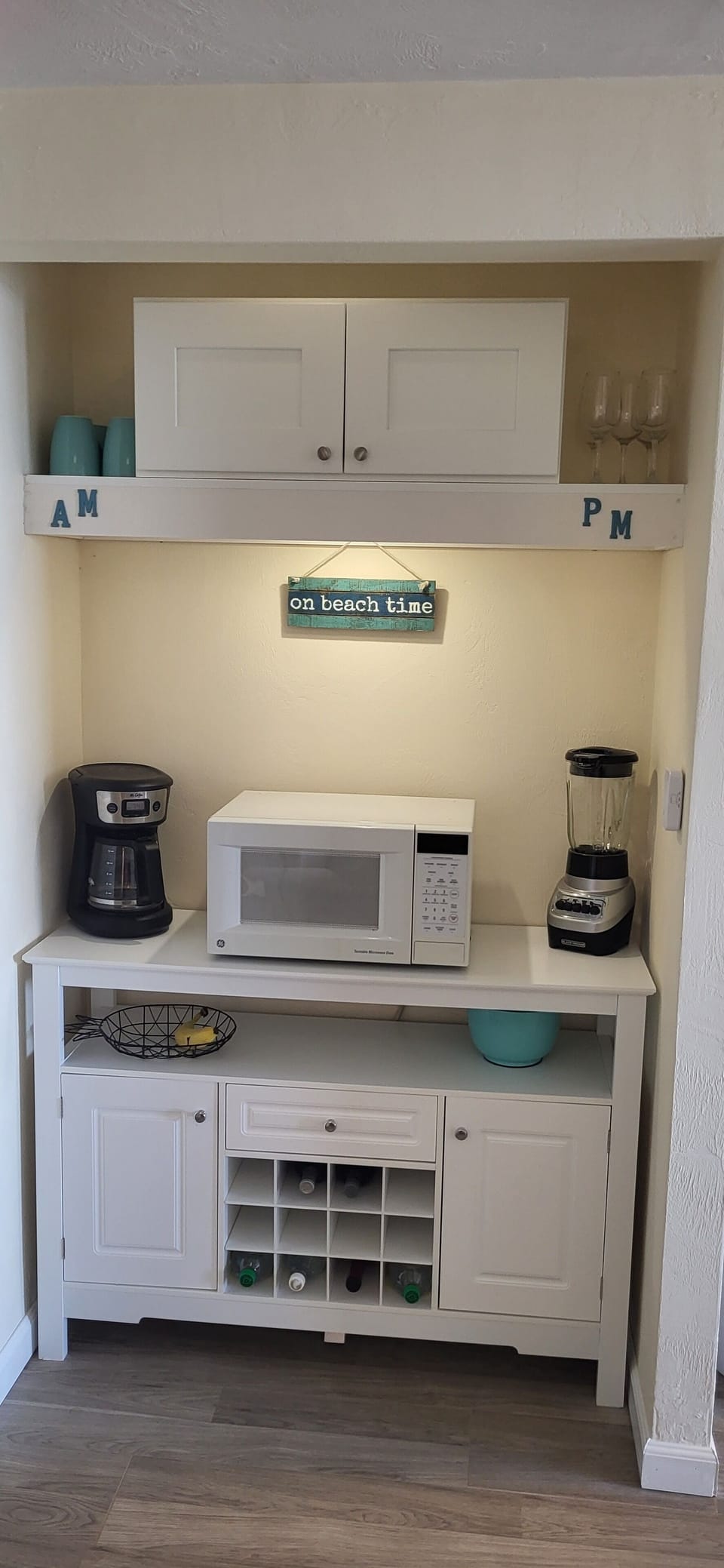Coffee and wine bar 