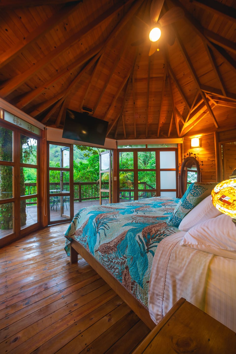 Luxury Studio Suite, 1 King Bed, Hot Tub, Garden View | Premium bedding, minibar, in-room safe, individually decorated