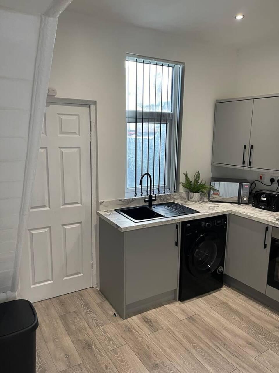 House | Private kitchen | Fridge, microwave, oven, stovetop