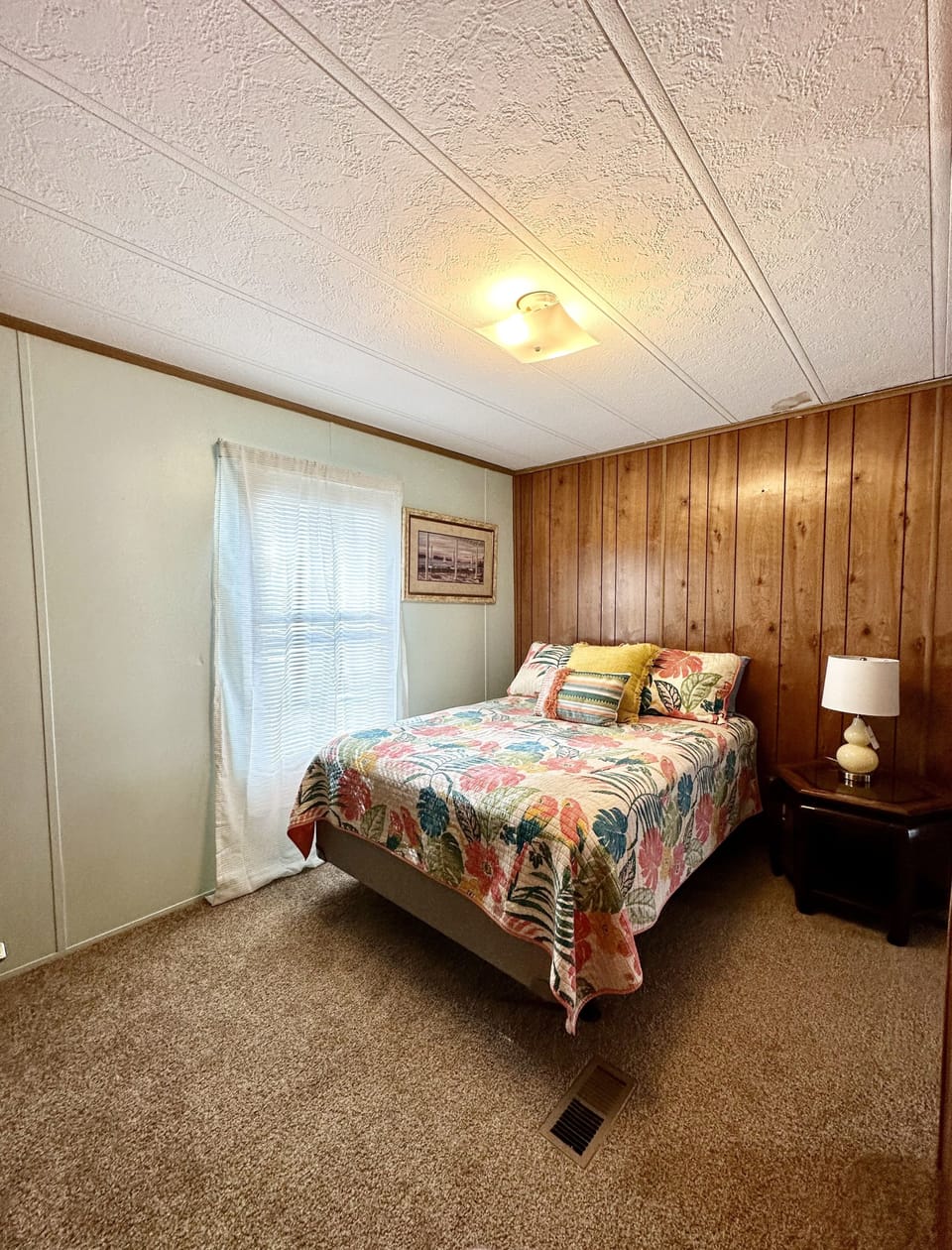 Bedroom 2- full size bed with full bath