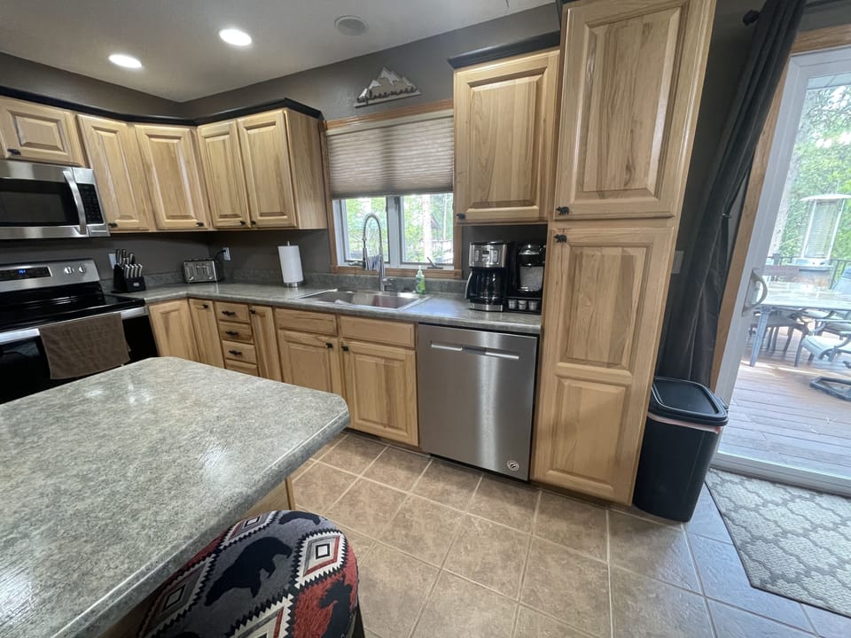 Open kitchen, all new appliances including coffee maker and keurig