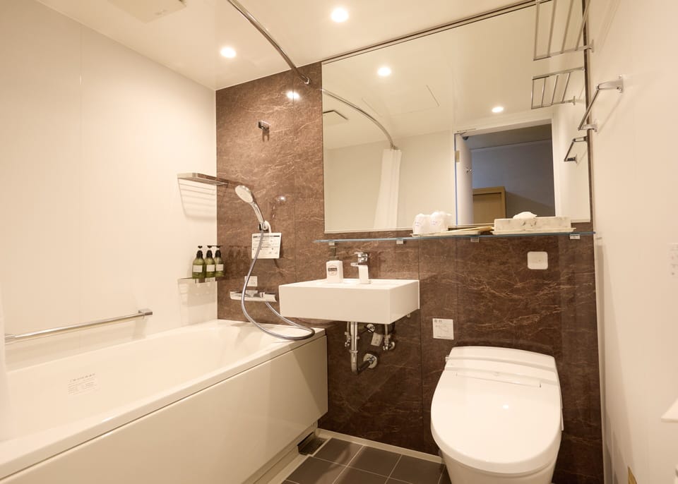 [Standard Floor] Western-Style Semi-Suite Room (Night View Side), Non Smoking | Bathroom | Combined shower/tub, deep soaking tub, rainfall showerhead