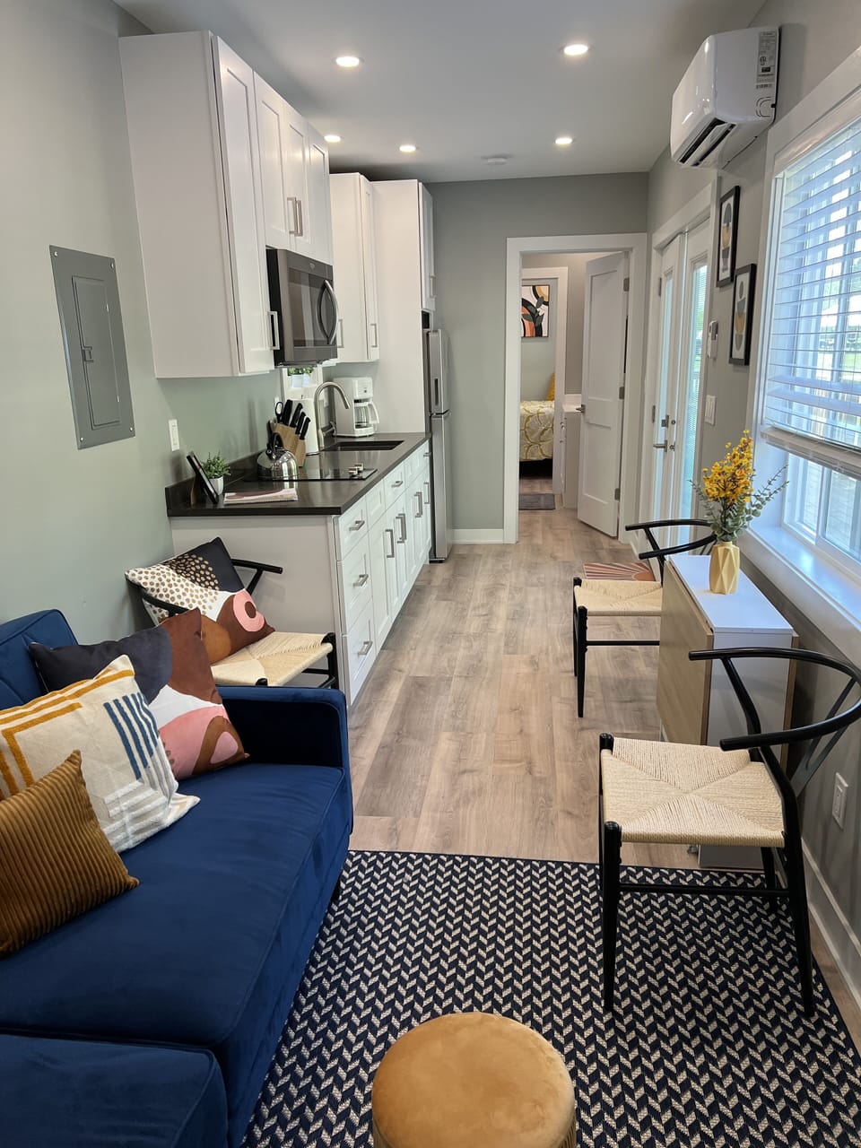 House, 1 Bedroom (No pets, tiny house, linens included) | Living area