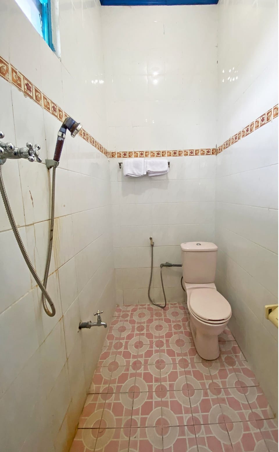 Shower, rainfall showerhead, towels, toilet paper