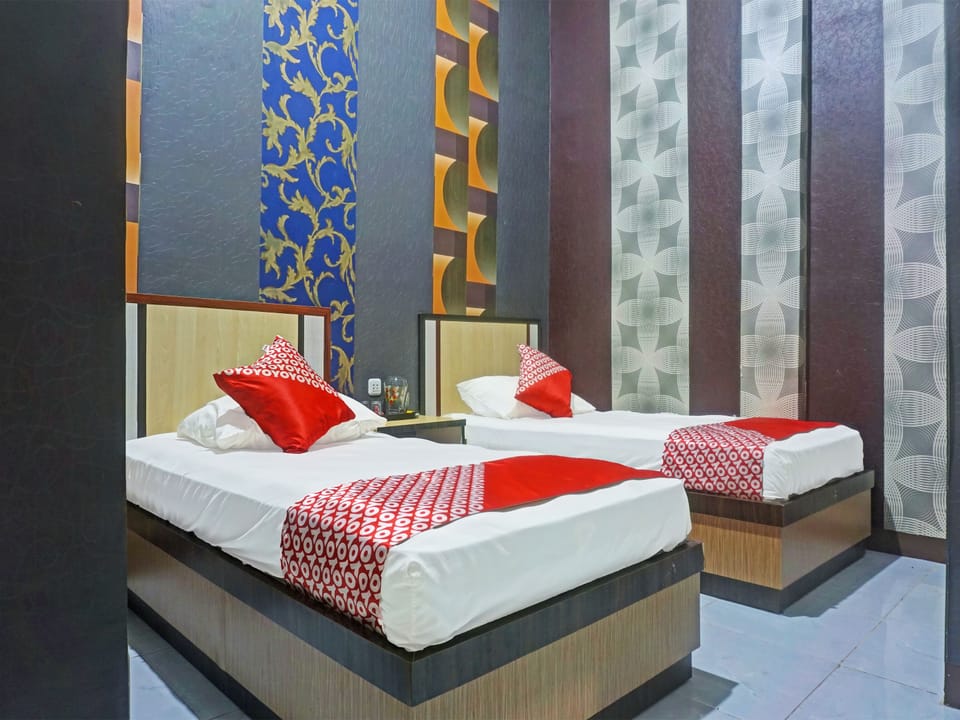 Deluxe Twin Room | Desk, WiFi (free), bed sheets