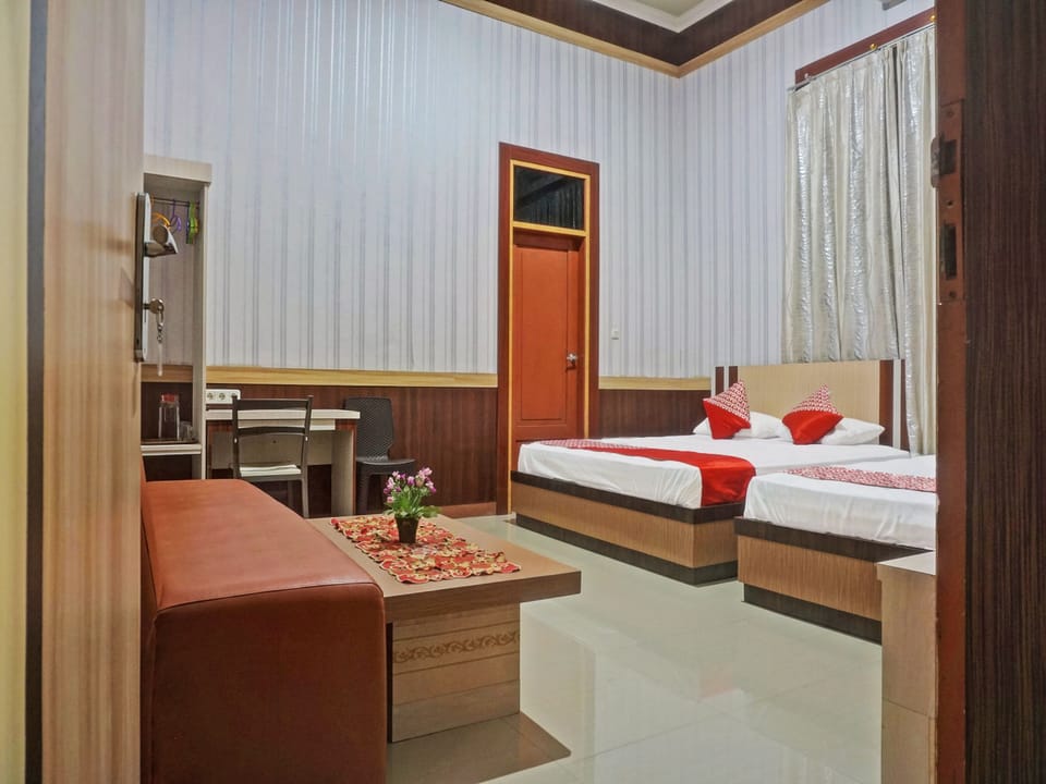 Family Suite | Desk, WiFi (free), bed sheets