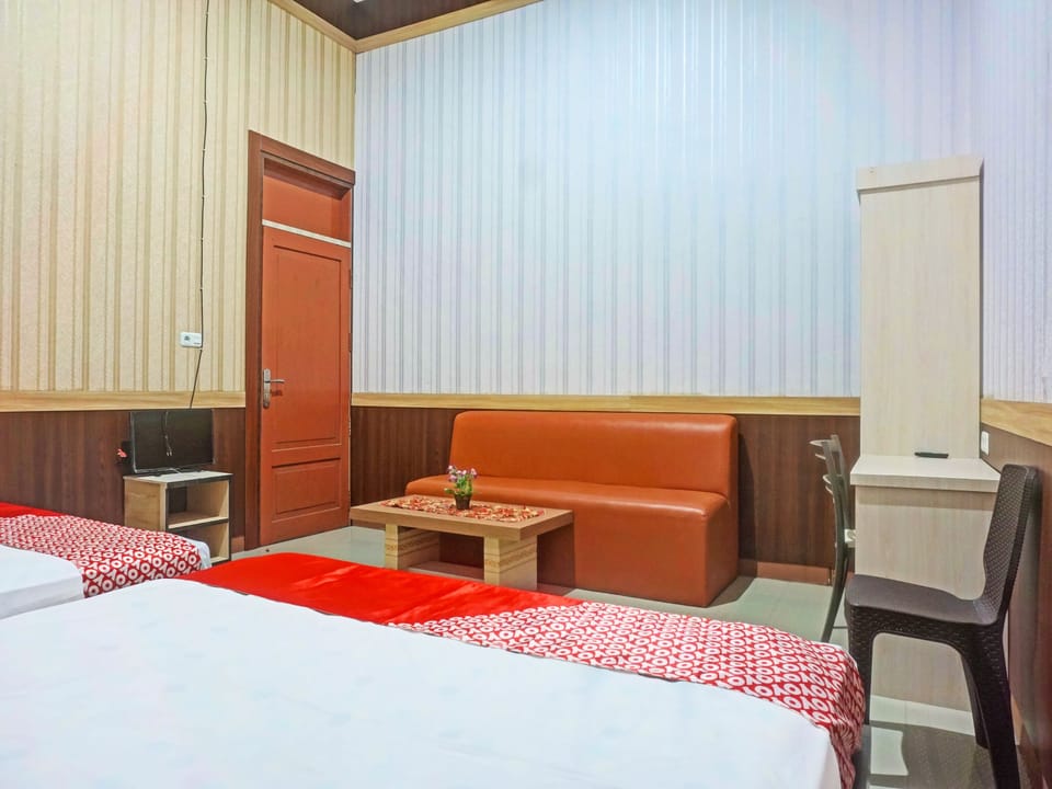 Family Suite | Desk, WiFi (free), bed sheets