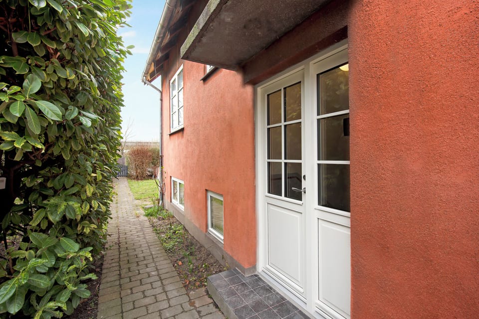 Apartment, 2 Bedrooms, Balcony | Property entrance