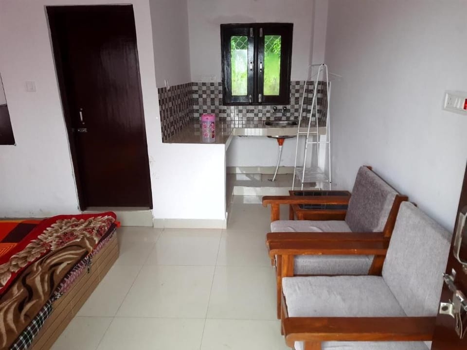 Studio, 1 Bedroom, Smoking, Balcony | Living area