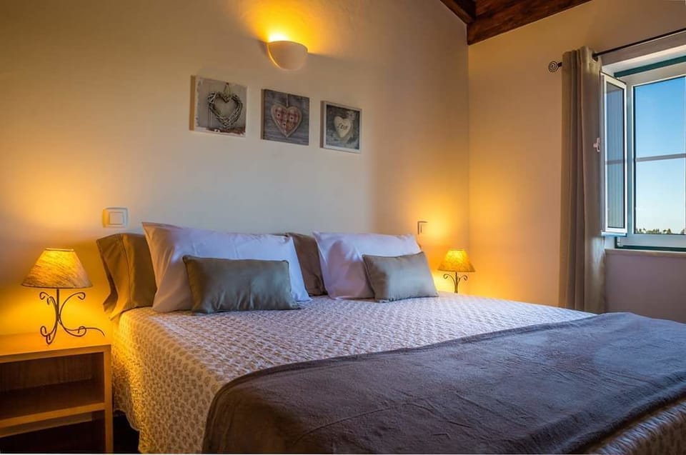 Comfort Apartment, 1 Queen Bed, Kitchen, Slope side | Desk, soundproofing, free WiFi, bed sheets