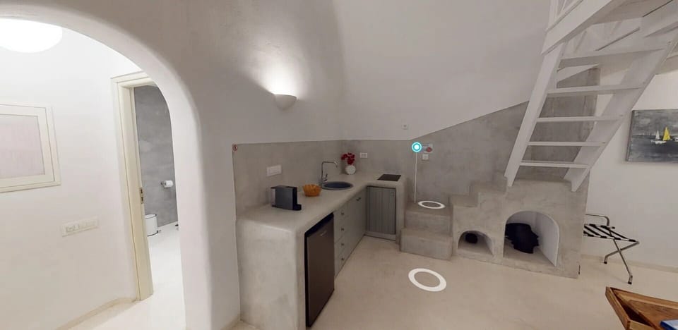 Deluxe Villa with hot tub | Private kitchen | Coffee/tea maker, cookware/dishes/utensils, dining tables
