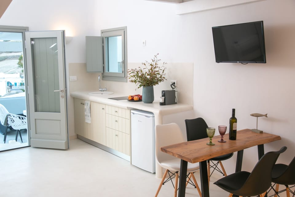 Loft Villa with hot tub | Private kitchen | Coffee/tea maker, cookware/dishes/utensils, dining tables