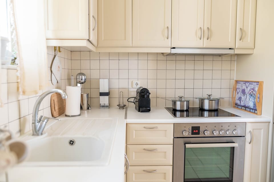 Luxury Villa | Private kitchen | Electric kettle, paper towels