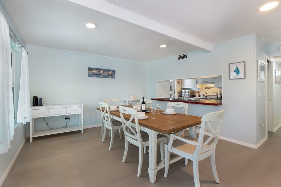 Apartment, 2 Bedrooms | Dining
